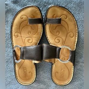 Born sandals